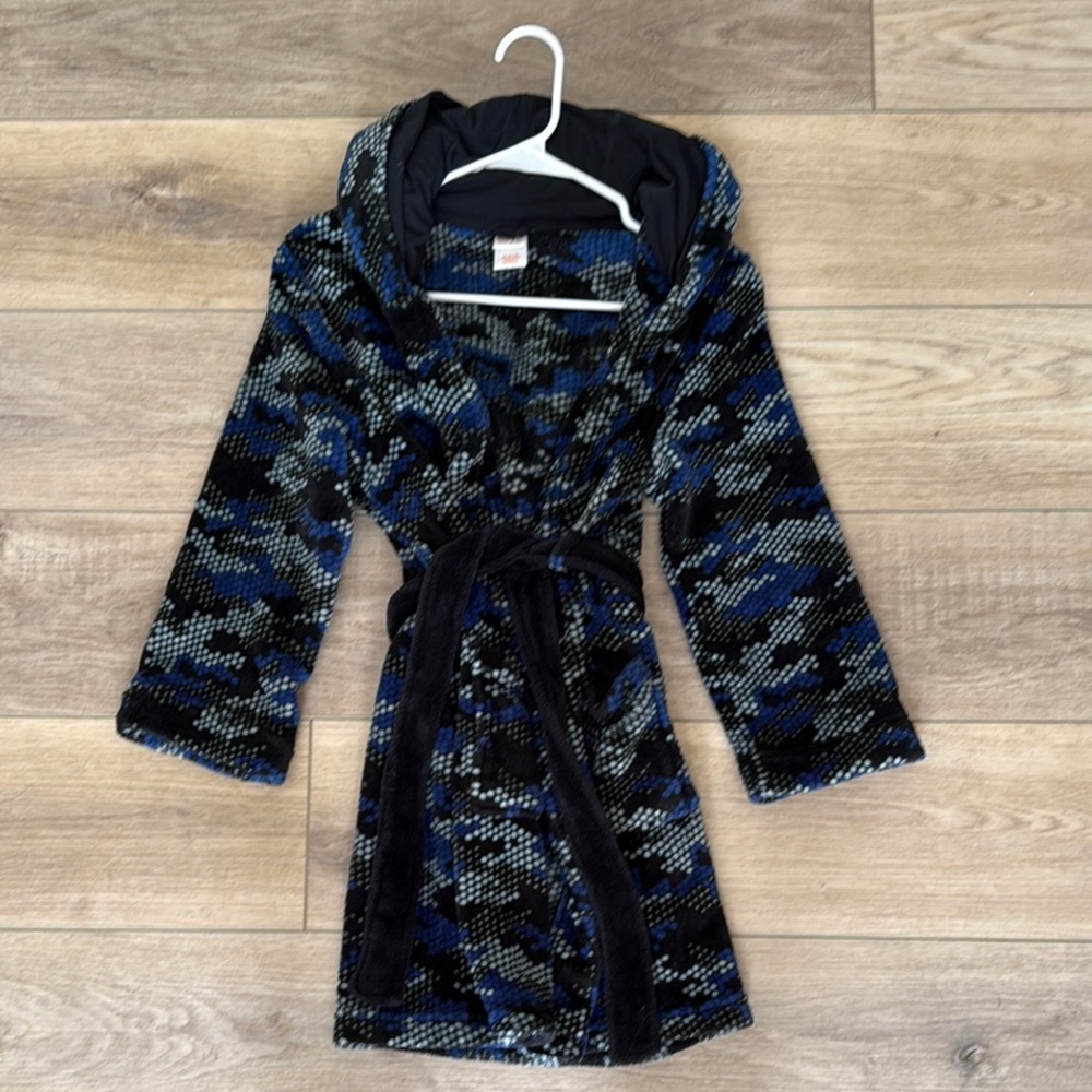 Cat & Jack Black and Blue Fleece Robe